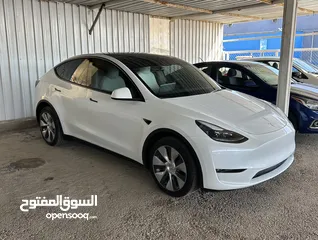  1 Tesla Y 2023 long range عداد 3000 ميل