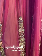  4 فستان زهري مطرز بالمسات طويل ويوجد حزام من نفس الموديل