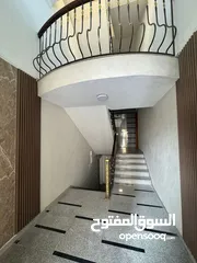  4 شقه مميزه للبيع خلف سوق السلطان