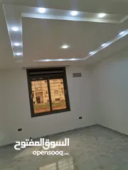  3 شقه فاخره جدا 170م ثالث فني للبيع على شارع البترا شرق كازيه الرجوب واربد مول قراند