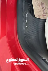  19 تيسلا Y 2022 performance لون خمري مميزة داخلي ابيض الاداء العالي دفع رباعي وبسعر مغري جداً جمرك جديد