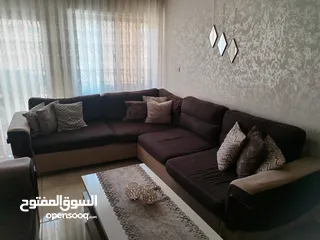  2 طقم كنب كورنر بحالة ممتازة استعمال  خفيف قماش ثقيل  تفصيل سفنج عالي خشب تقيل
