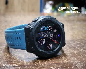  3 ساعة امازفيت t rex 2 بحالة ممتازة فيها شخط بسيط بالشاشة غير مؤثر للبيع في إربد سما الروسان