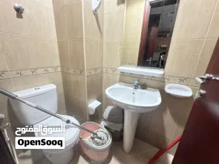  8 شقة غرفة وصالة للبيع في السيتي تاور – موقع مميز على شارع الشيخ خليفة – فرصة استثمارية