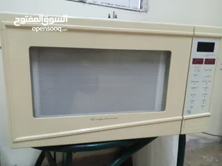  1 مايكرويف لون ابيض حجم وسط شغال