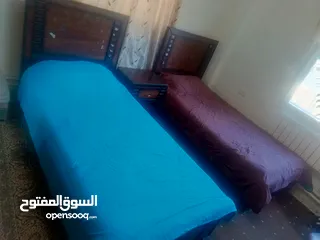  1 غرفة نوم شبابية  سريرين مع كومودينة
