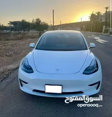  1 Tesla Model 3 2023 (Clean Title)