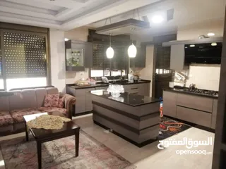  5 شقه طابقيه 180متر