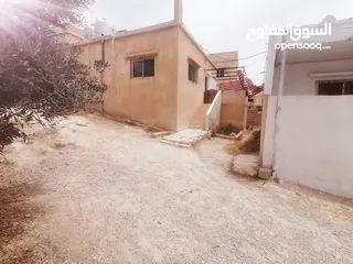  4 بيتين منفصلين للبيع