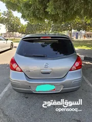  2 NISSAN VERSA 2011