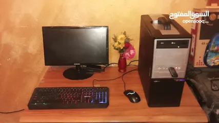  1 جهاز كمبيوتر كامل شبه جديد مع شاشة سامسونج للبيع
