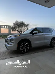  1 MITSUBISHI OUTLANDER  MONTERO SPORT