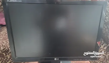  2 شاشه LG حجمها 21 انش بسعر حرق
