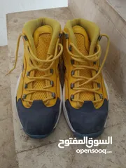  4 حذاء كرة سلة امريكي صيني للبيع