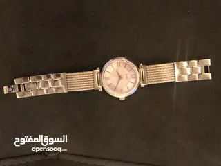  2 ساعه جيس اصليه 100% غير مصلحه غير مشخطه مستخدم استخدام نضيف جدا وقليل جدا (بدون كرتونه ) فقط بسعر 60