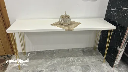  1 طاوله مزلون او مكتب لدراسه