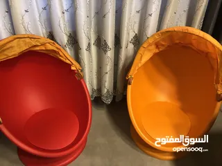  2 كرسي أيكيا شكل بيضة مع مظلة (Egg Chair) دوّار عدد 2 (لون أحمر وبرتقالي) شراء من بريطانيا للبيع