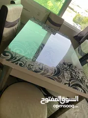 8 غرفة قعدة مع مساندها وطاولاتها والسجادة والبرداي + طاولة سفرة 6 كراسي