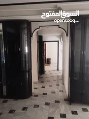  3 شقة للبيع من المالك مباشرة منطقة شميساني الطابق الأول  مساحة البناء 196متر.  عمر البناء10سنوات
