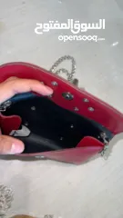  4 حقيبة حمراء