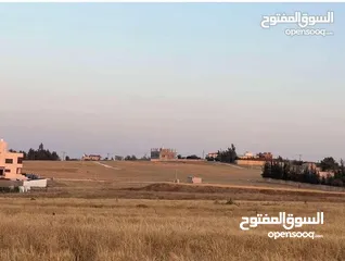  5 قطعته ارض من المالك مباشرة طريق المطار القسطل الموارس سكن مساحة 1200متر بسعر مغري منطقة فلل وشاليهات