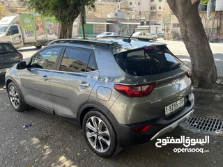  2 Kia Stonic 2023