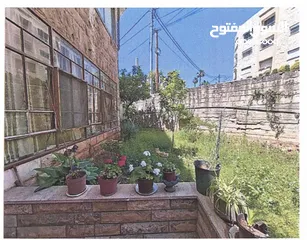  1 منزل ارضي للبيع في موقع مميز في جبل اللويبدة يقع على شارعين .. بسعر مميز جداً