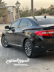  3 HYUNDAI GRANDEUR