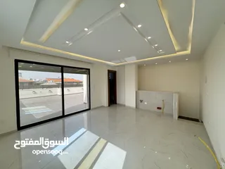  27 شقة دوبليكس مع روف مميز مشاحة الشقة 283م وروف 90م مرخص