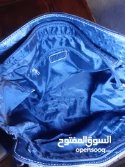  6 حقيبة نسائيه لون بيج ومطعمه بالعسلي والبني وقفل ذهبي ديكور جميل واسعه من الداخل بحاله