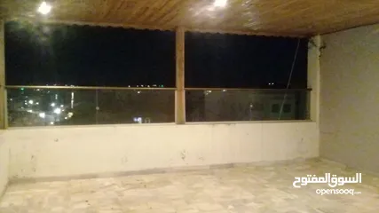  11 شقه مع روف للبيع في رجم عميش