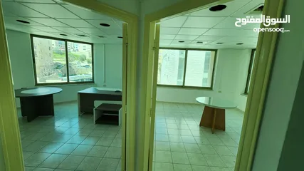 15 مكتب للايجار بمساحة 180 متر مربع