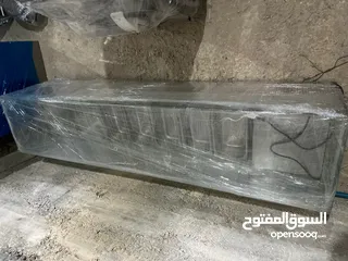  11 عدة محل  كاملة مع طاولات وكراسي للبيع