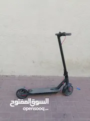  1 سكوتر كهربائي