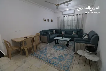  17 بدون عمولات - شقة مفروشة للإيجار الشهري في الثالثه مقابل السادسة عالشارع الرئيسي طابق ثاني عقش ممتاز