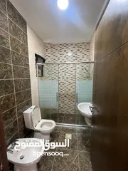  3 شقه فارغه فاخره للإيجار الجندويل  ، 130 متر