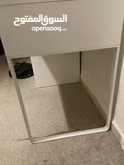  4 مكتب وكرسي متحرك للبيع