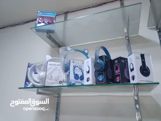  3 بضاعة محل إتصالات