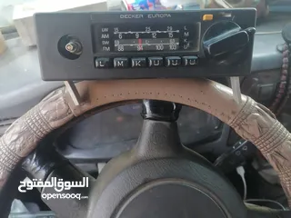  5 مسجل راديو بيكر كان راكب على مرسيدس.