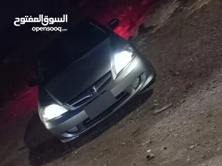  4 هونداي سيفيك 2004 للبيع