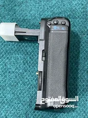  4 قرب كاميرا مع بطاريات وشاحن مع عدسه 300-70 طبعآ العدسه
