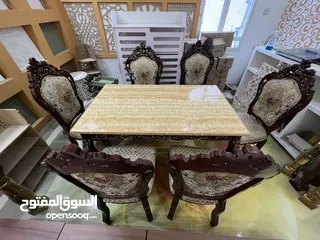  1 طاولة طعام خشب راقي