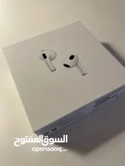  1 AirPods 3 سماعة  جديدة مكفوله من جميع وكلاء ابل في العالم