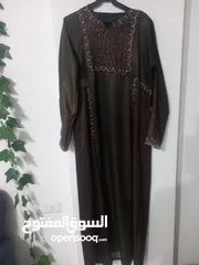  3 جلابيب مستعملة مرة واحدة بحالة ممتازة ماركات