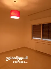  8 إعلان: شقة فارغة للبيع في شارع مكة