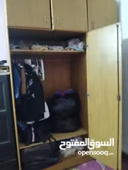  8 خزانة بنية مع كومودينة وشماعة