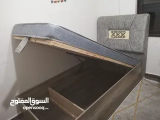  4 تخت مفرد هيدروليك مع للفرشه 110 دينار
