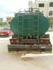  4 تنك ماء للبيع مرسيدس برجا 82 السعر 13000   مرخص لشهر 6 ماتور و قير و بككس فحص  الماتور 6بي قير برميل