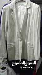  8 ملابس نسائية مستعملة وموجود عدة ماركات وعدة احجام