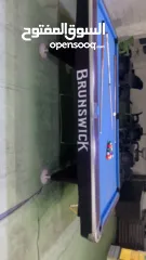  7 شاشات وثلاجة وطاولة بلياردو